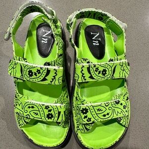 Nn Neon Green Patterned Kids Sandals
